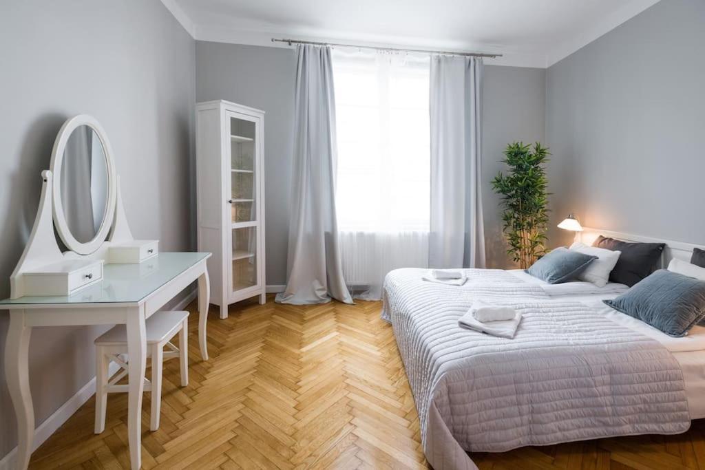 Florianska Deluxe Apartments With Air Condition Краков Экстерьер фото